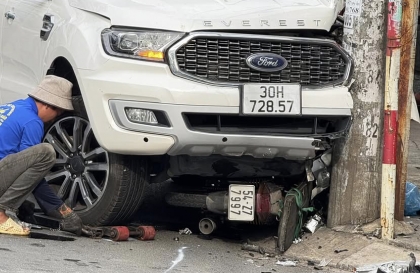 Ảnh TNGT: Ford Everest 30H 72857 