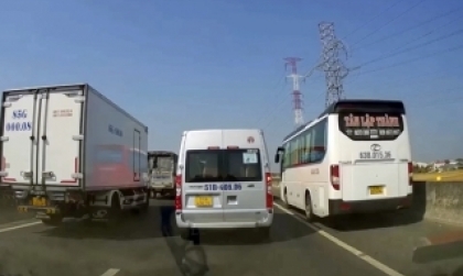 Nghị định 168 - Lỗi trừ 2 điểm GPLX ô tô: Đi vào làn khẩn cấp trên cao tốc