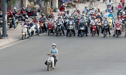 Nghị định 168 - Lỗi trừ 10 điểm GPLX: Điều khiển xe máy không chấp hành hiệu lệnh của đèn tín hiệu, vượt đèn đỏ gây TNGT