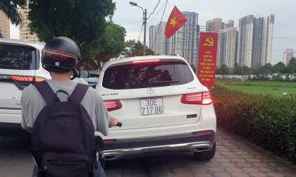 Nghị định 168 - Lỗi trừ 4 điểm GPLX ô tô: Điều khiển xe đi trên vỉa hè