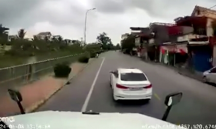 Nghị định 168 - Lỗi trừ 2 điểm GPLX ô tô: Không nhường đường cho xe xin vượt