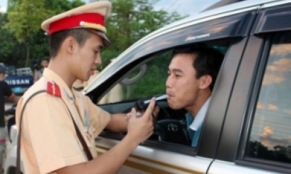 Nghị định 168 - Lỗi trừ 10 điểm GPLX ô tô: Điều khiển xe trên đường mà trong máu hoặc hơi thở có nồng độ cồn