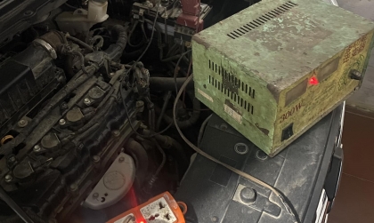 Suzuki XL7 bị thế này có nên thay ắc quy?