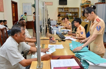 Có cần giữ lại biển số để nộp cho cơ quan công an khi bán xe không?