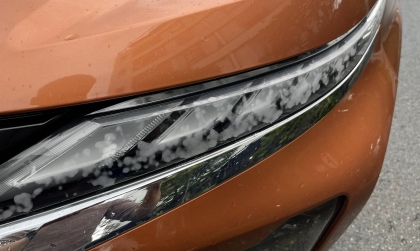 Giải thích giúp em vụ đèn trước Xpander Cross đã thay ở hãng vẫn bị hấp hơi với ạ!