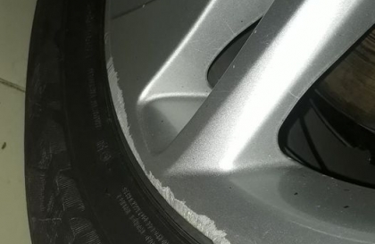 Xin cách làm giảm vết xước mâm xe Innova