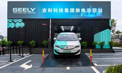 Xe Xanh: Geely có trạm đổi pin xe điện trong 90 giây, VinFast vẫn mải miết tăng số lượng trạm sạc