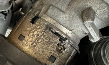 Ranger bị thấm dầu thế này có nặng không các bác?