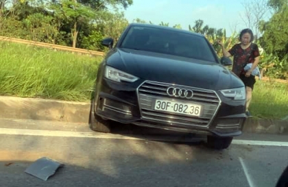 Clip TNGT: Tài xế thiếu kinh nghiệm, Audi A4 bị đâm văng lên dải phân của đường cao tốc Hà Nội - Thái Nguyên