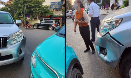 Ảnh TNGT: Taxi Xanh SM đâm bẹp đầu Toyota Land Cruiser Prado