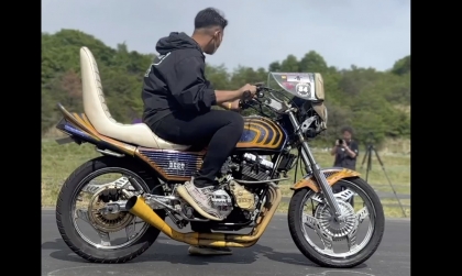 Khi bố mẹ bắt bạn làm nhạc sỹ trong khi bản thân thì đam mê xe cộ