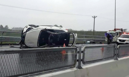 Clip TNGT: Đâm vào lan can, tài xế Mazda CX-5 văng ra ngoài tử vong vì không thắt dây an toàn