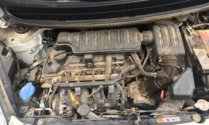 Kia Morning chạy tại chỗ mà lên 1200 vòng tua máy