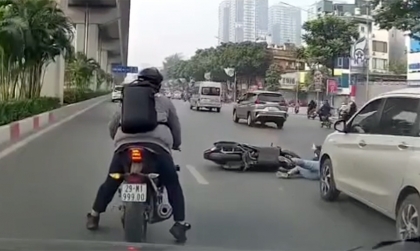 Clip TNGT: Thanh niên đi Yamaha R15 BKS 29M1 99900 gây tai nạn rồi thản nhiên bỏ đi