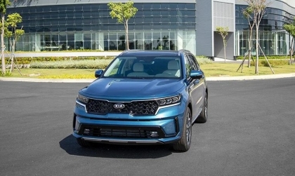 Vì sao tay lái Kia Sorento nặng quá ạ?
