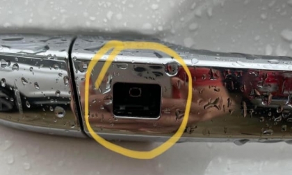 Tucson bị bung chốt bấm mở cửa - nên xử lý sao?