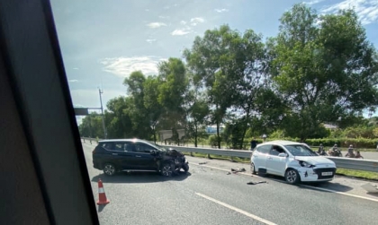 Clip TNGT: Mitsubishi Xpander 30G 11306 đâm vào Hyundai Grand i10 30H 45090 trên cao tốc Hà Nội - Hải Phòng