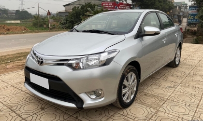 Sao khóa cửa Vios mà trong xe vẫn nhát đèn nhỉ?