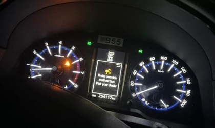 Xe Innova của em bị lỗi gì trên đồng hồ ạ?