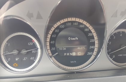 Đèn báo nhiệt độ trên bảng táp lô Mercedes C300 thế này là sao?