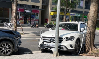 Ảnh TNGT: Mercedes-Benz GLC thử độ cứng... đèn pha với Mazda CX-5