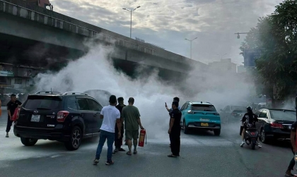 Ảnh TNGT: Subaru Forester bốc cháy nghi