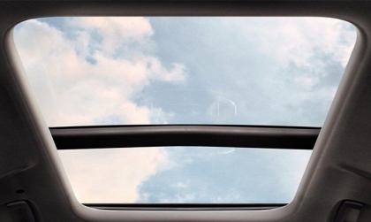 Làm sao xử lý xe Ford Everest bị chảy nước từ cửa sổ trời?