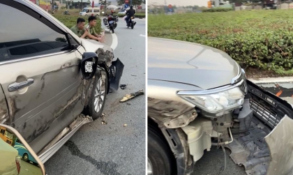 Ảnh TNGT: Thiếu kinh nghiệm, Toyota Camry 61A 64099 bị xe tải “bóc vỏ”