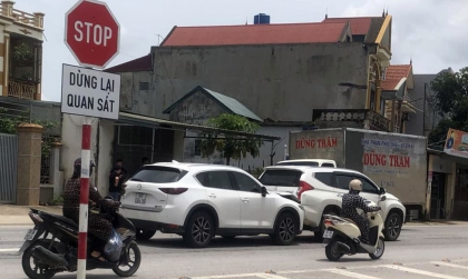 Ảnh TNGT: Không làm chủ tốc độ, Mazda CX-5 tông thẳng đuôi xe phía trước