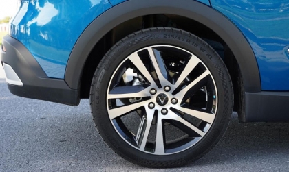 Lốp xe VF e34 ồn, nên xử lý thế nào?