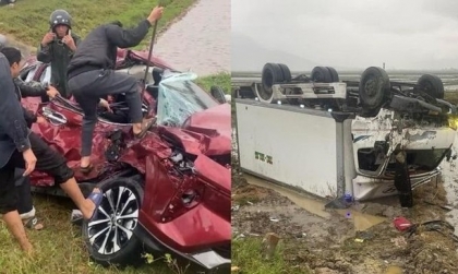 Ảnh TNGT: Toyota Veloz lao xuống ruộng sau cú đâm với xe đông lạnh