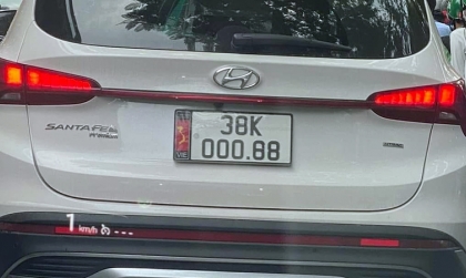 Ý thức Giao thông: Lại thêm tài xế Hyundai Santa Fe dán biển số mưu đồ xấu