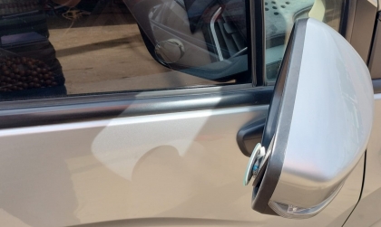 Giúp em vấn đề kẹt gương chiếu hậu của Xpander với?