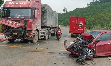 Ảnh TNGT: Lấn làn tốc độ cao, KIA Morning đâm thẳng