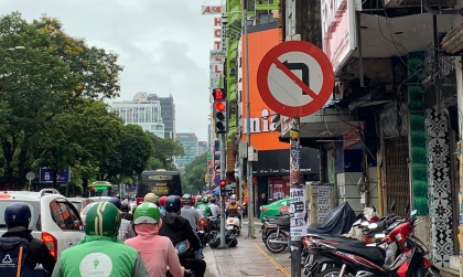 Mức phạt xe máy rẽ vào đường cấm rẽ