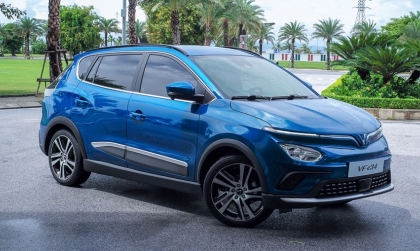 Sao xe VF e34 của em báo lỗi túi khí sau khi bọc thảm sàn?