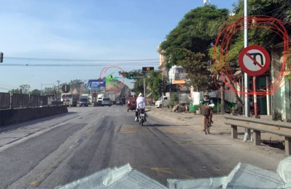 Đi theo đèn hay đi theo biển cấm