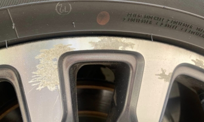 Xin cách xử lý vết ố trên la zăng xe Ford Everest