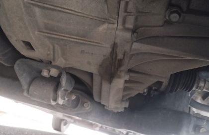 Xin tư vấn xe i10 bị ướt gầm cục máy?