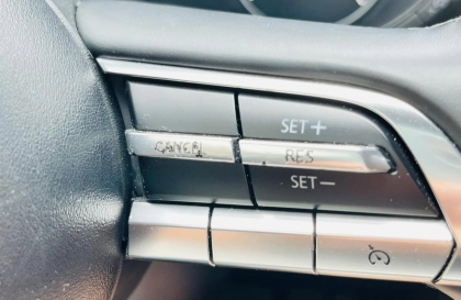 Xe Mazda3 bị mờ nút trên vô lăng vì đâu?