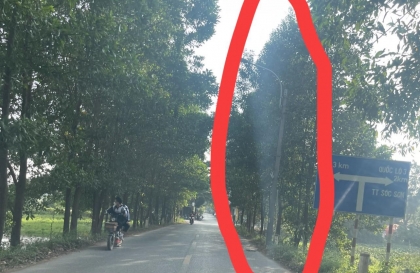 Xin cách khắc phục vết mờ trên kính Cerato?