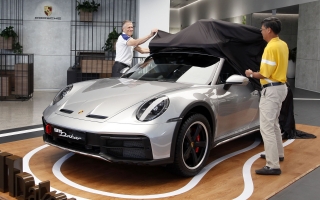 Bàn giao chiếc Porsche 911 Dakar đầu tiên - Người Việt Nam chơi xe ngày càng sành sỏi