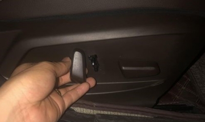 Nút chỉnh ghế của Lux A bị bung thế này có sửa được không?