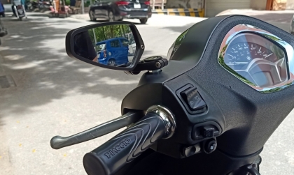 Mức phạt xe máy không có đủ cả 2 gương chiếu hậu là bao nhiêu?