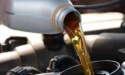 Toyota Vios chạy được 10 vạn thì nên thay nhớt máy nào?