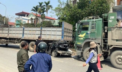 Clip TNGT: Toàn cảnh vụ tai nạn liên hoàn khiến chiếc Toyota Vios bị dồn chui tụt vào gầm xe tải