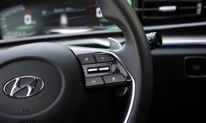 Vì sao Hyundai Custin hay bị về D khi đang sử dụng lẫy chuyển số?