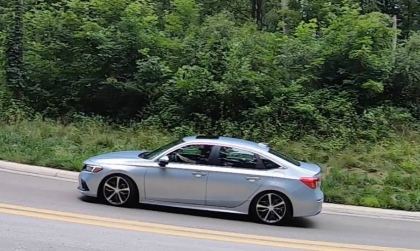 Làm sao mở cửa khi Civic đang nổ máy mà bị khóa?