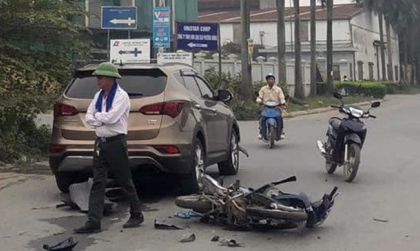 Ảnh TNGT: Hyundai Santa Fe BKS 14A 77475 đối đầu xe máy