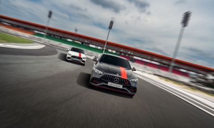 Mercedes-Benz Việt Nam ưu đãi hàng loạt mẫu xe, xả kho V-Class giảm tới tới 450 triệu đồng